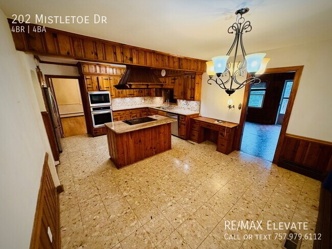 Building Photo - 202 Mistletoe Dr