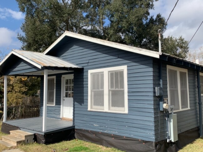 Building Photo - 911 E Ash St