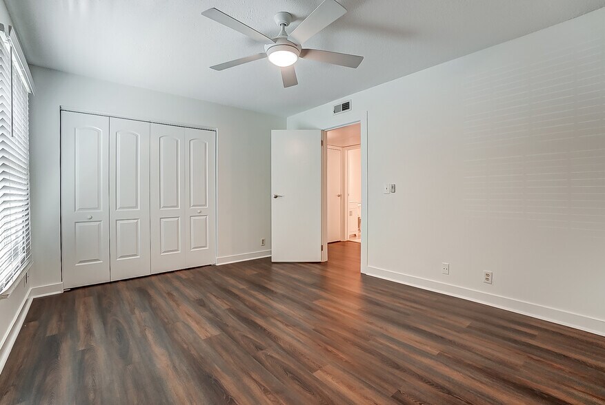 Building Photo - 2600 Park Rd