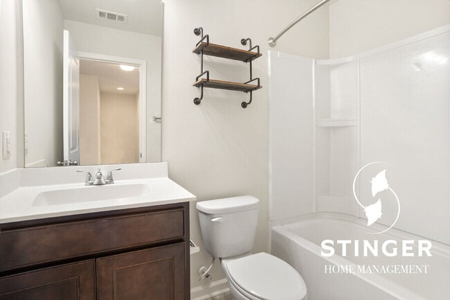 Building Photo - 71 Saluda Way