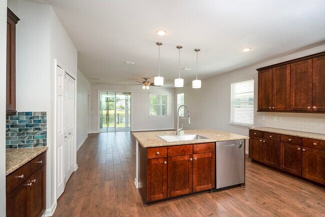 Building Photo - 494 Aventurine Ave