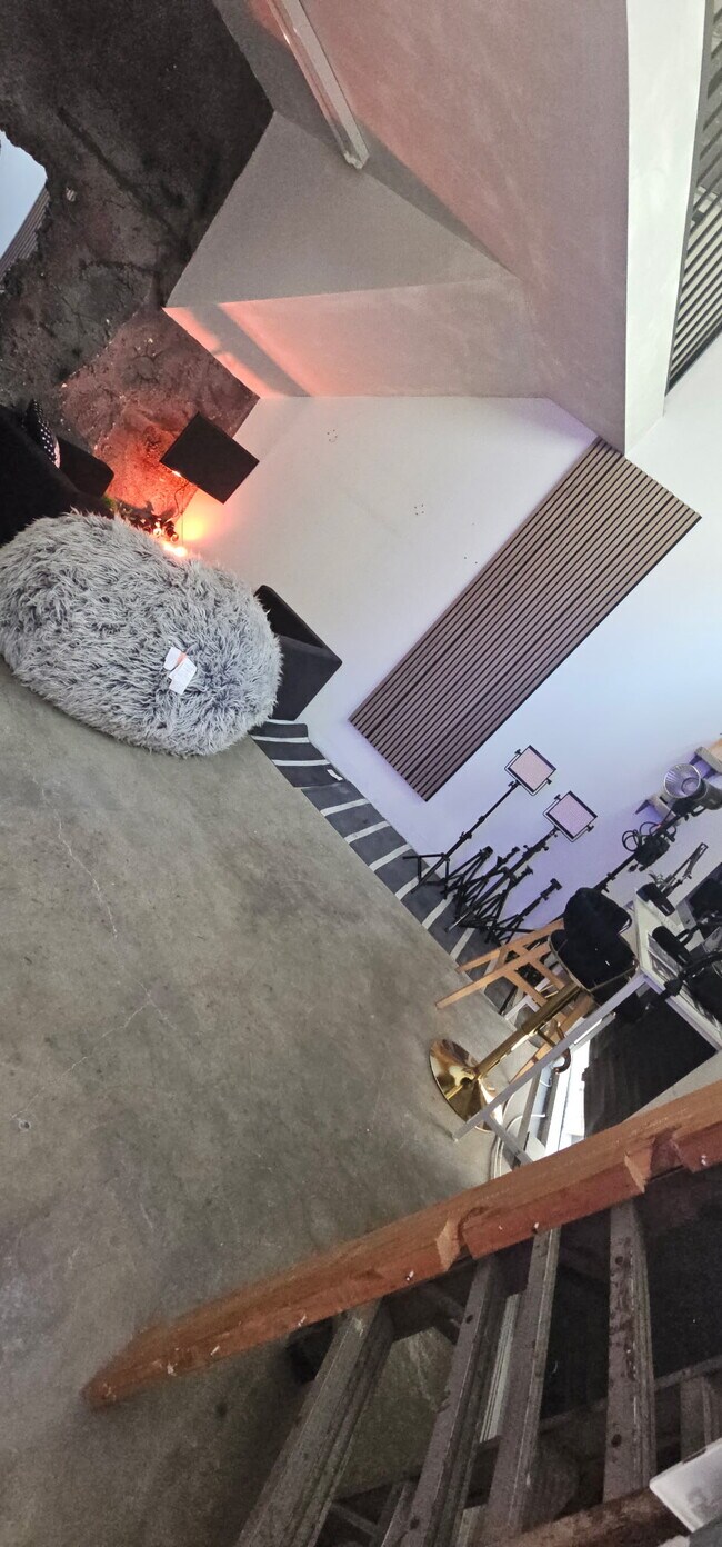 Building Photo - Room #1