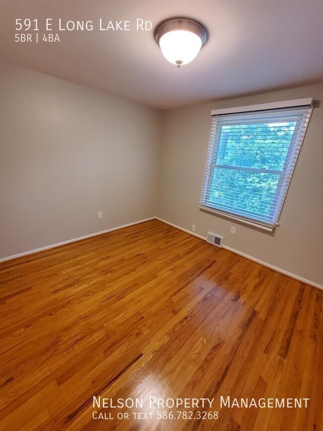 Building Photo - 591 E Long Lake Rd