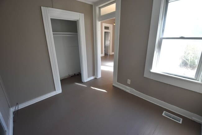 Building Photo - Baldwin/Lincoln Triplex