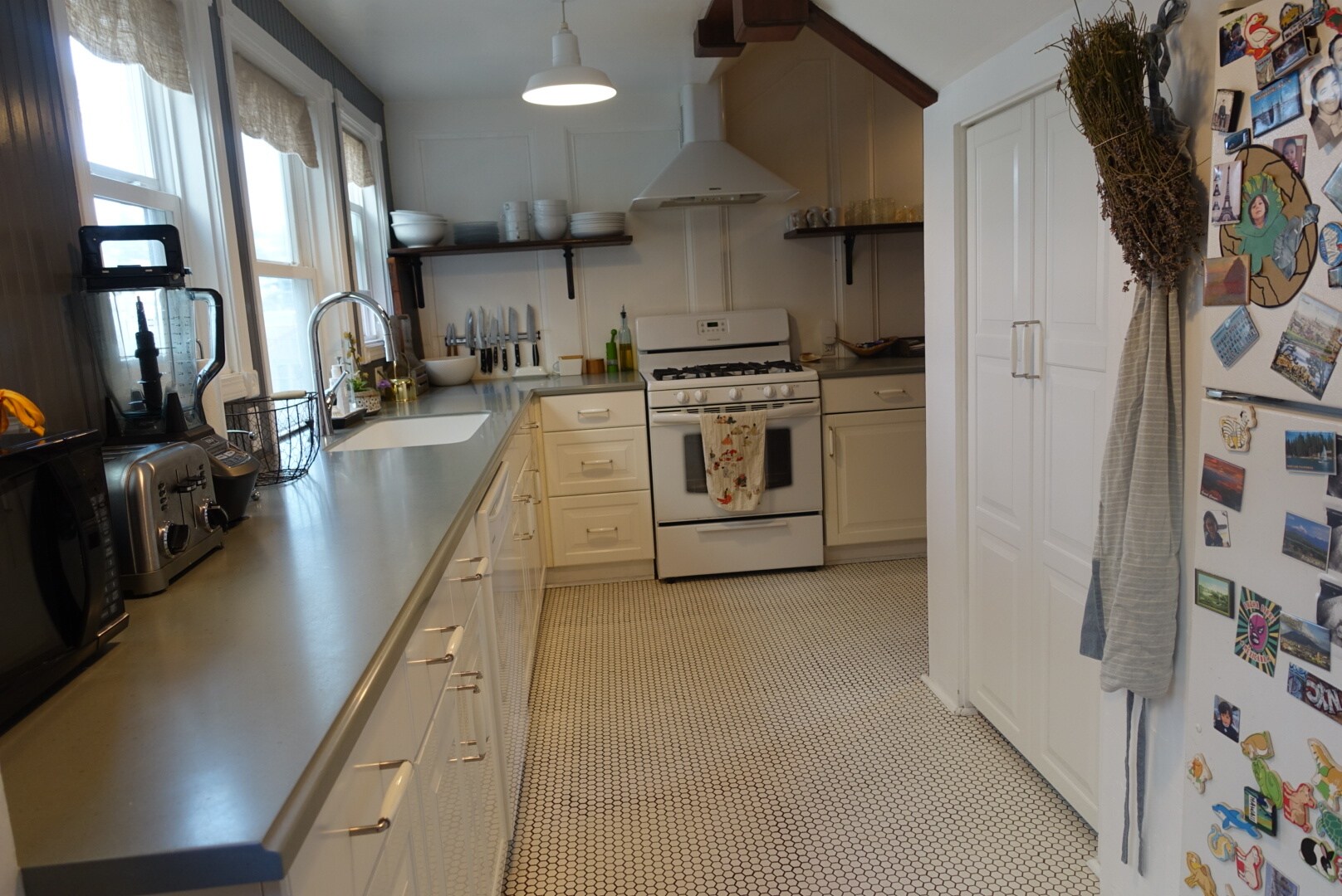 Building Photo - 575 Valle Vista Ave