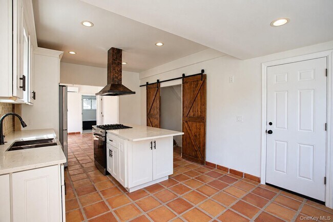 Building Photo - 45 Lynbrook Ave