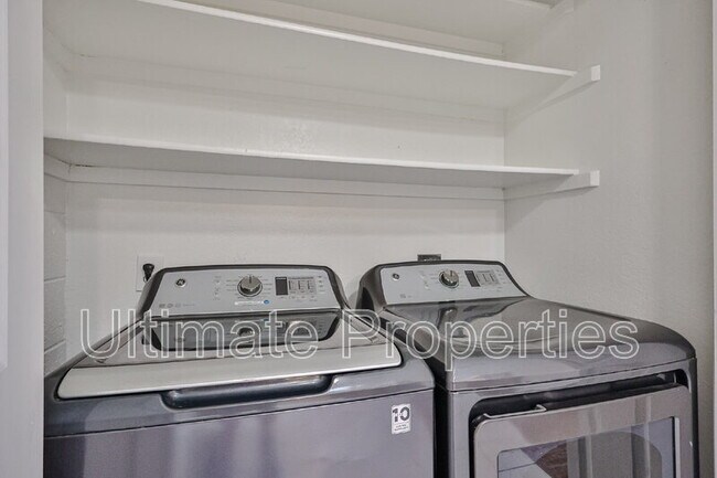 Building Photo - 10815 W Northern Ave