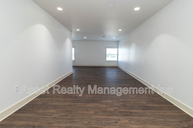 Building Photo - 1110 Franck St