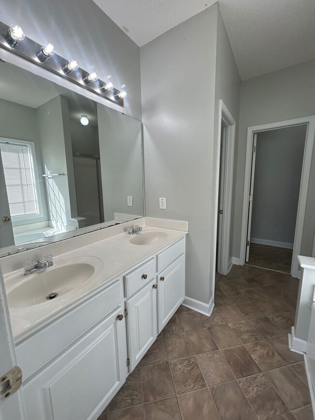 Building Photo - 329 Anden Hall Dr