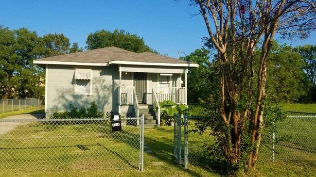 Building Photo - 1214 Teal St