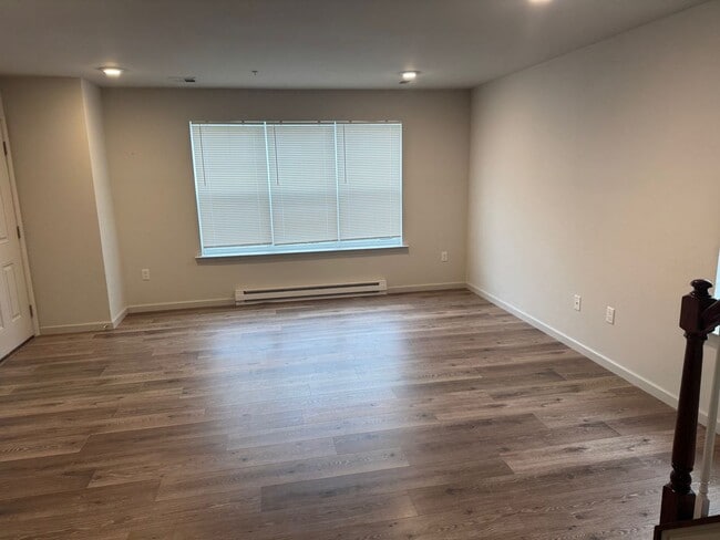 Building Photo - Pennsburg Beautiful 2 Bedroom 1.5 bath Tow...