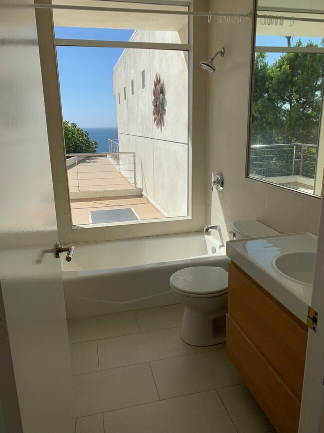 Building Photo - OCEAN VIEW Home for Rent! Please contact W...