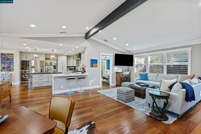 Building Photo - 10 Jolie Ln