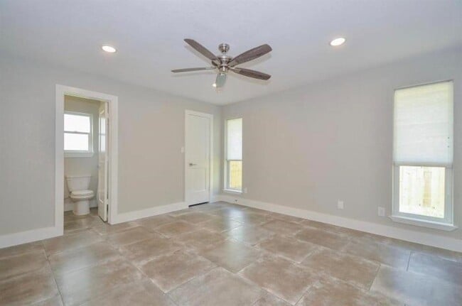 Building Photo - 6313 Bowers St