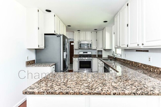 Building Photo - 6206 Redwood Ln