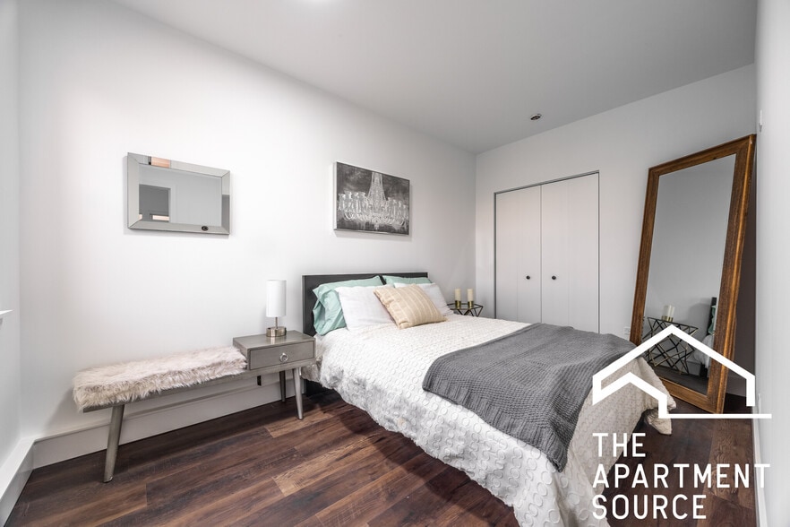 Building Photo - 1553 W Hollywood Ave