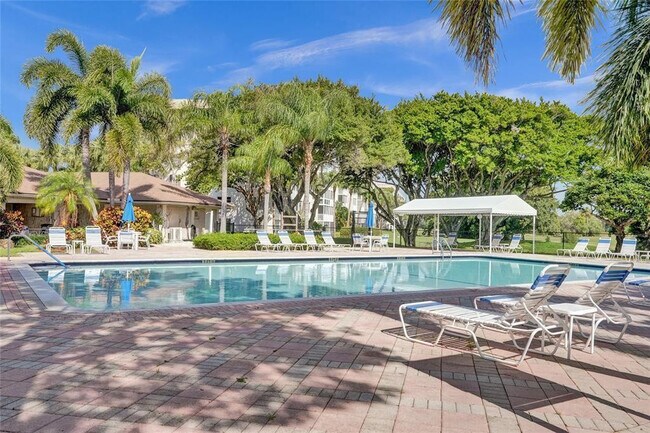 Building Photo - 2651 S Course Dr