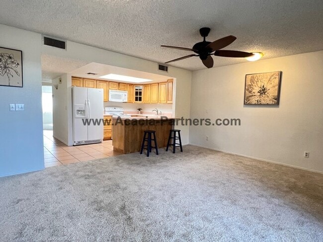 Building Photo - Three Bedroom Townhome in Coronado Ridge