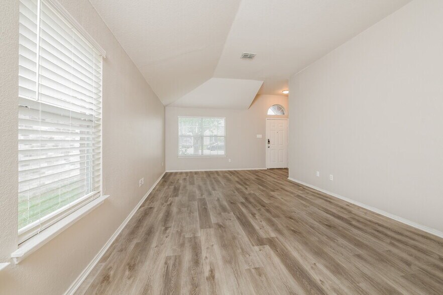 Building Photo - 5412 Beaver Ridge Dr