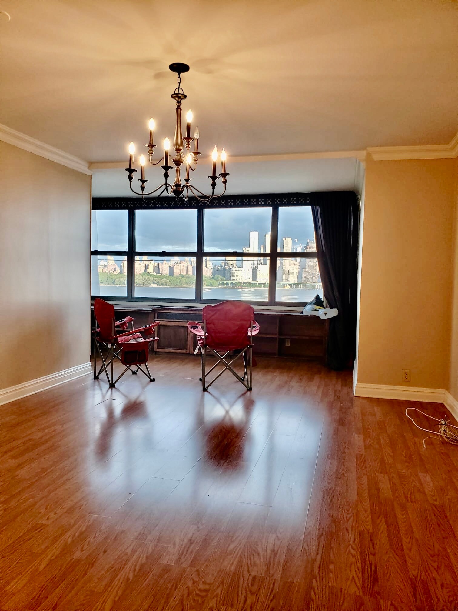 Living room - 7002 Boulevard E