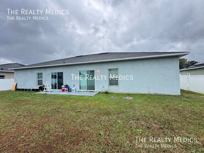 Building Photo - 548 Albatross Dr