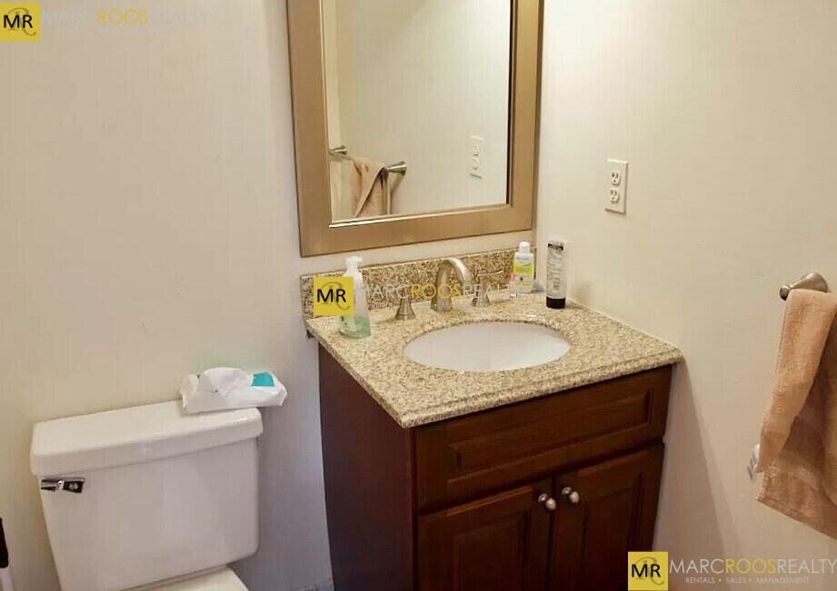 Building Photo - 103 Gainsborough St