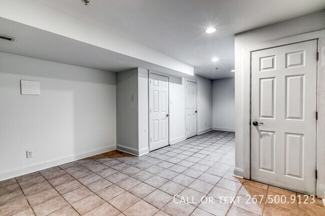 Building Photo - 1456 E Columbia Ave