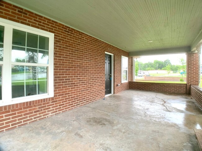 Building Photo - 917 Sinclair Dr
