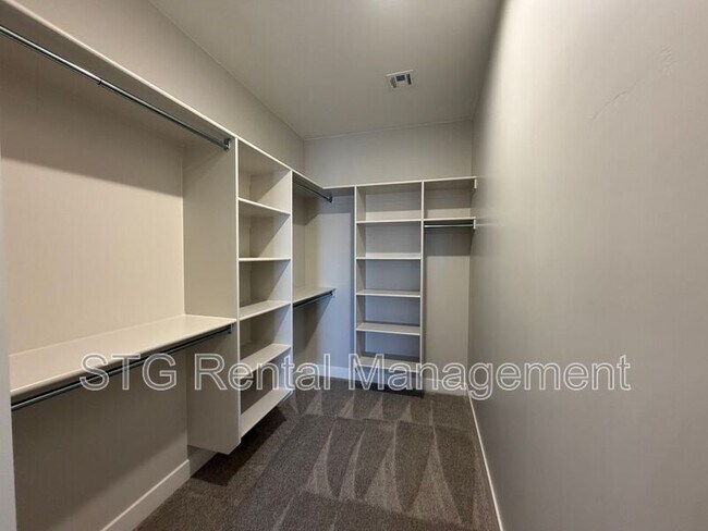 Building Photo - 577 E Hemsworth Ln