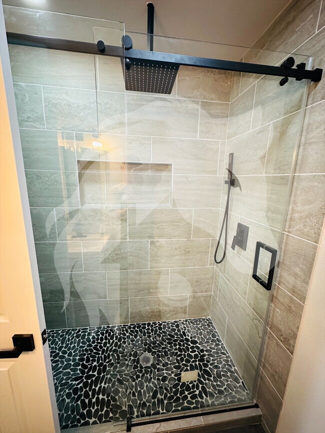 Building Photo - "Charming 3-Bed, 2-Bath Home in Shattuck -...