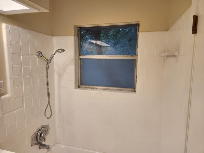 Building Photo - 615 S 1st St