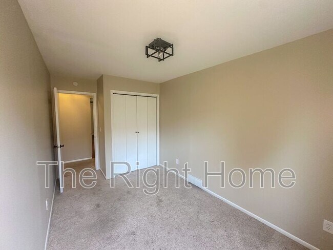 Building Photo - 6424 N 68th St