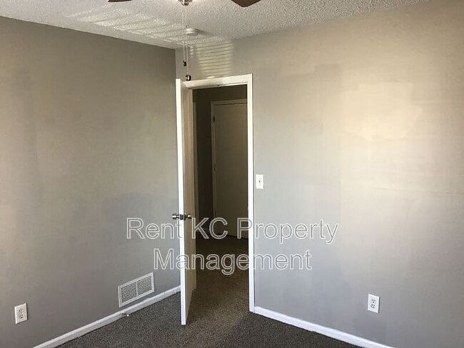 Building Photo - 208 W Meadow St