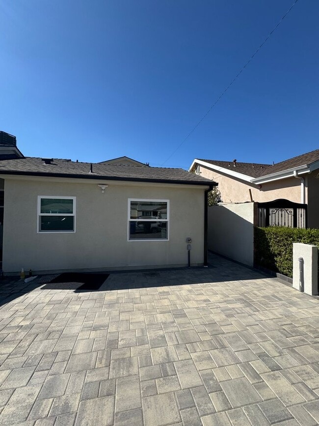 Building Photo - Newly Built Attached ADU in Prime Glenoaks...