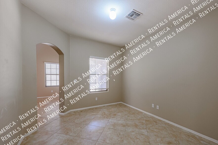 Building Photo - 16021 W Custer Ln