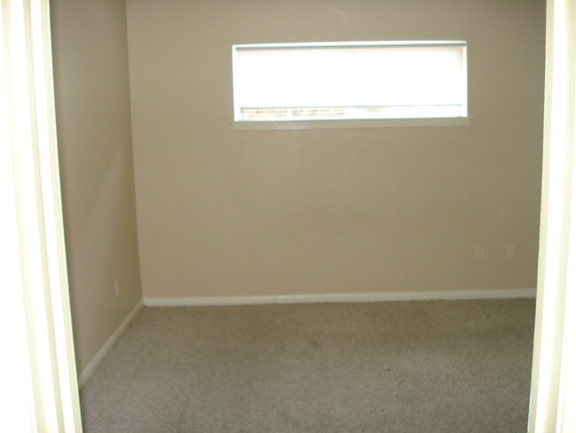 Building Photo - ALL BILLS PAID 1bd/1bath Townhome in Sprin...
