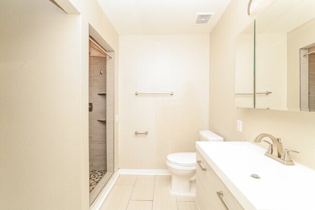 Building Photo - 12420 Dawn Vista Dr