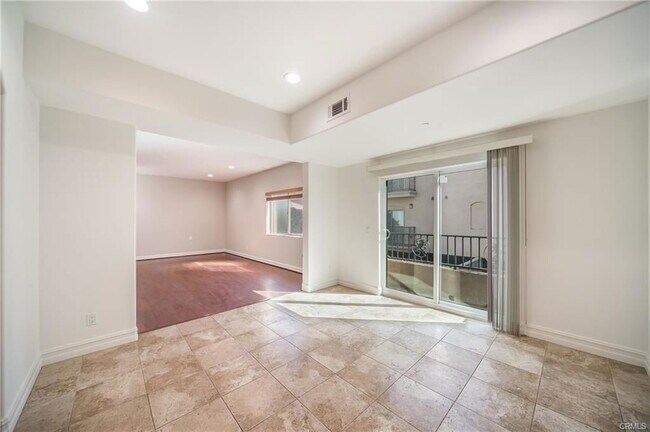 Building Photo - 10808 Kling St