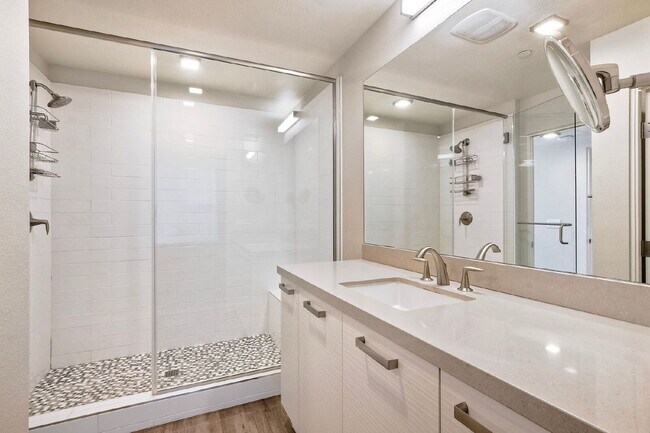 Building Photo - Luxury Hillcrest Home for Rent in San Diego