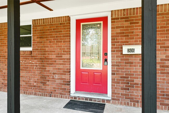 Building Photo - 1806 Clayton Dr
