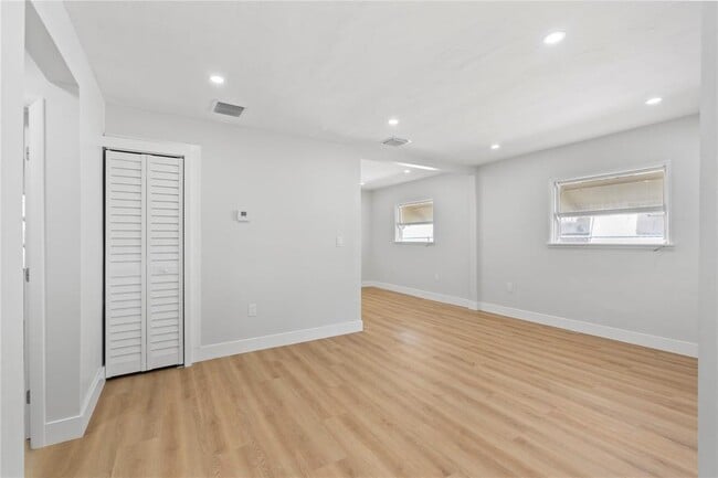 Building Photo - 1946 Rodman St