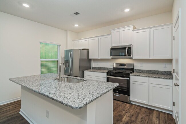 Building Photo - 944 Utopia Ln