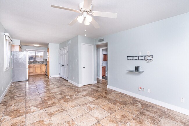 Building Photo - Great Tempe Townhouse