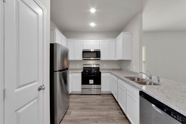 Building Photo - Move-In Ready Duplex – 3 Beds, 2.5 Baths, Private Yard