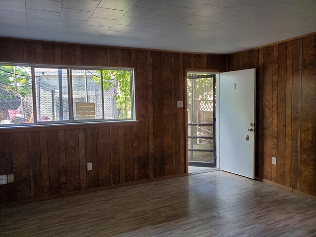 Building Photo - 1506 Collier St