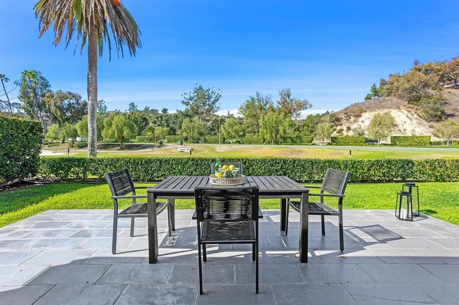 Building Photo - STUNNING HOME WITH GOLF COURSE VIEW IN WHI...