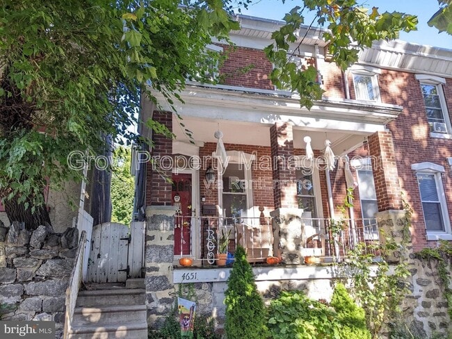 Building Photo - 4651 Sheldon St
