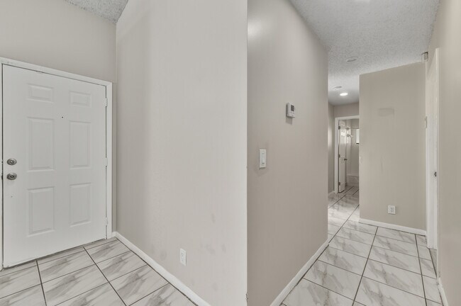 Building Photo - 138 Colly Way