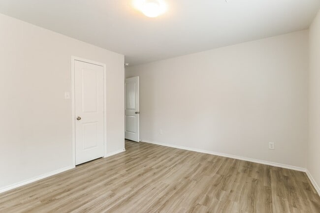 Building Photo - 2743 Madison Ct