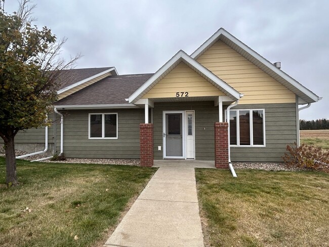 Primary Photo - Lovely Townhouse for Rent